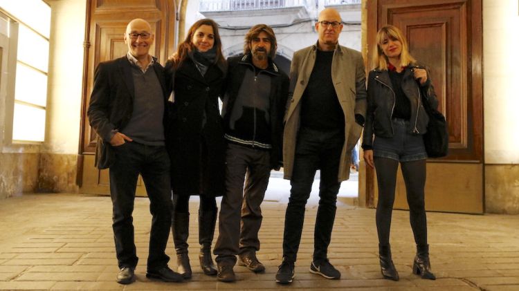 L'equip de 'Who is me. Pasolini', amb el director del Temporada Alta, Salvador Sunyer, a l'esquerra © ACN
