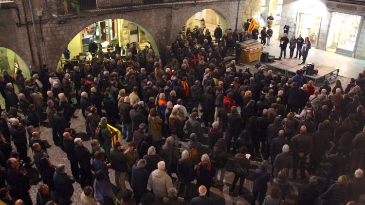 Aspecte que presentava aquest vespre la plaça del Vi durant els parlaments © ACN