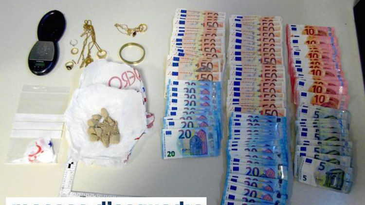 La droga, els diners, les joies i el material comissat als dos pisos de la Jonquera © ACN