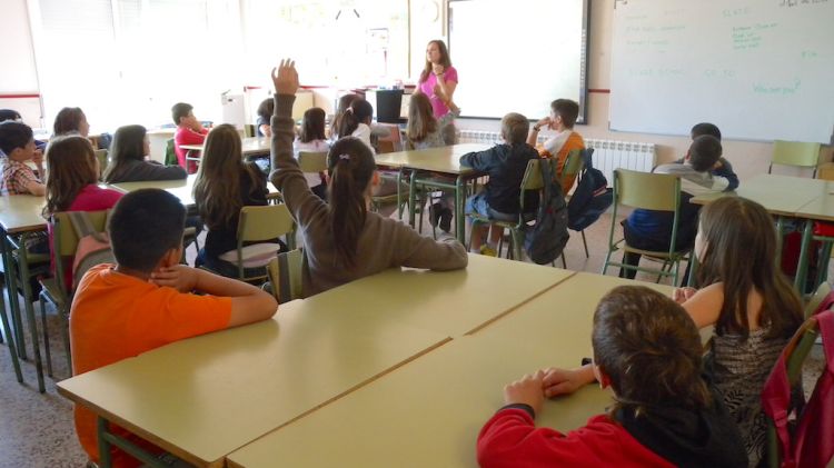 Un instant durant una xerrada-taller en una aula de l'escola Montserrat de Sarrià de Ter