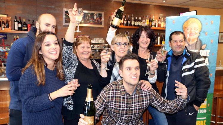 Celebrant al restaurant de Campdorà el segon premi de la Grossa © ACN