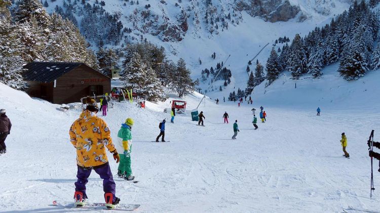 Esquiadors a la Masella un diumenge de novembre (arxiu)