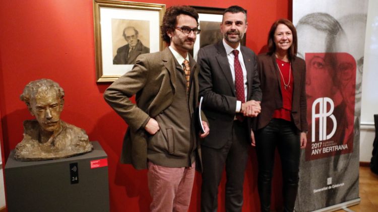 El conseller de Cultura, Santi Vila, l'alcaldessa de Girona, Marta Madrenas, i el comissari de l'Any Bertrana, Oriol Ponsatí © ACN