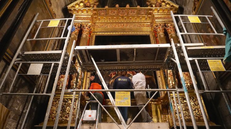El retaule, en un moment de la restauració © CRBMC