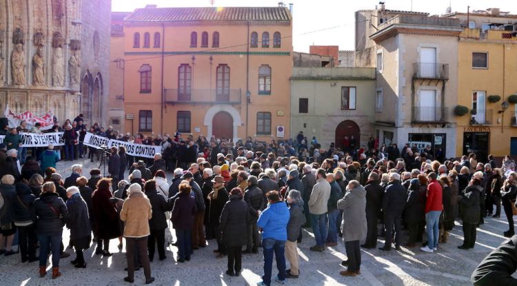 Diumenge unes 200 persones es van concentrar contra el trasllàt del mossèn © ACN