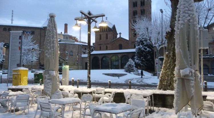 Plaça de l'Ajuntament de Ripoll, aquest matí. Aj. de Ripoll