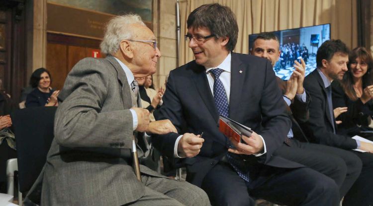 El president amb el nebot de l'escriptora, Lluís Albert