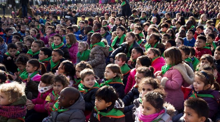 Els nens assistents a l'acte d'ahir al Parc del Migdia. Aj. de Girona