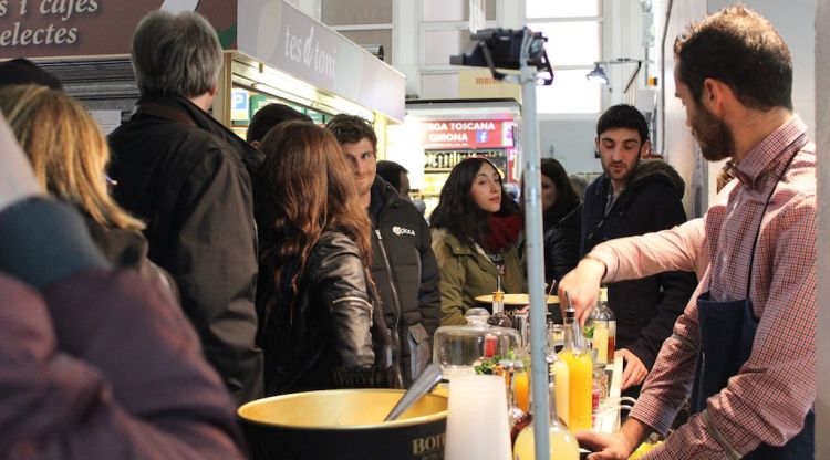 Activitat dels tastets que es va desenvolupar al Mercat del Lleó durant el Girona10. Aj. de Girona