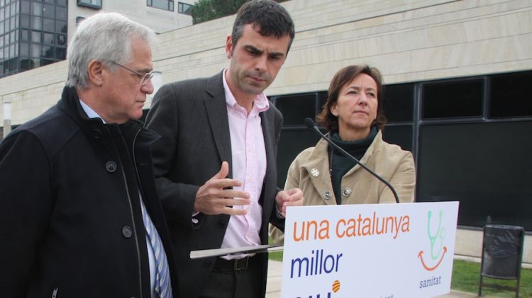 Vila ha parlat de sanitat a les portes de l'hospital comarcal de la Selva © ACN