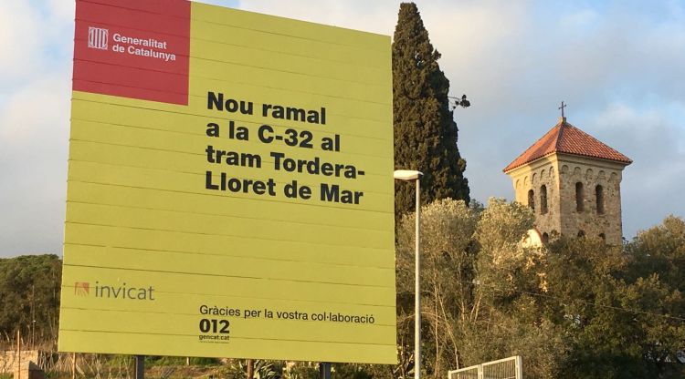 Una imatge del cartell anunciant les obres a la carretera aquest matí