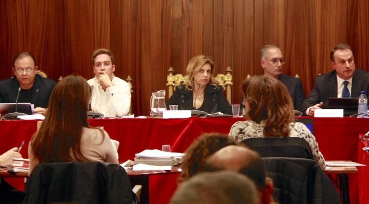 El regidors del govern, Quim Felip, Jordi Masquef, l'alcaldessa, Marta Felip, Francesc Cruanyes i Manuel Toro. ACN