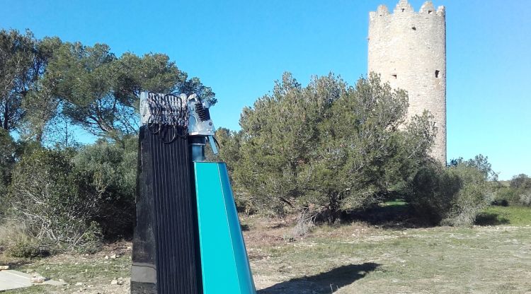 Els panells, al costat del centre mediambiental