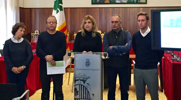 La regidora, Dolors Pujol, Quim Felip, l'alcaldessa, Marta Felip, el regidor, Francesc Cruanyes i Jordi Masquef. Aj. de Figueres