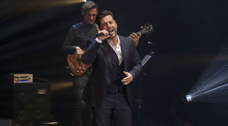 David Bustamante ahir damunt l'escenari de l'Auditori de Girona. Marc Estarriola