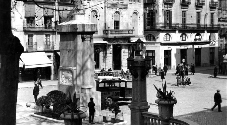 La Rambla de Figueres, a principis del segle XX. Edicions Brau