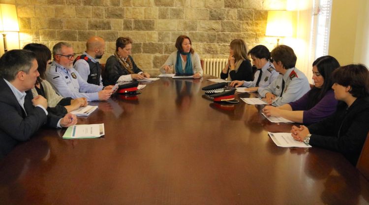 Imatge general de la reunió de la comissió tècnica d'absentisme escolar. ACN