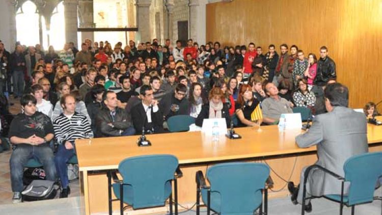 Joan Laporta ha omplert la sala d'actes de la facultat de Lletres de la UdG © AG