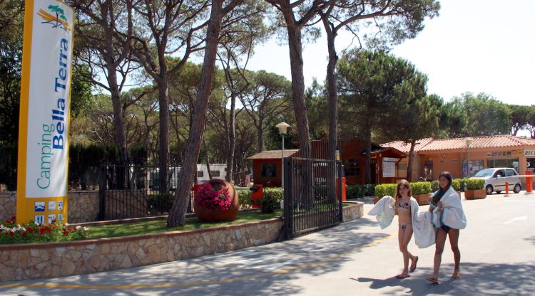 Entrada del càmping Bella Terra de Blanes, que haurà de pagar una multa d'1,5 MEUR. ACN