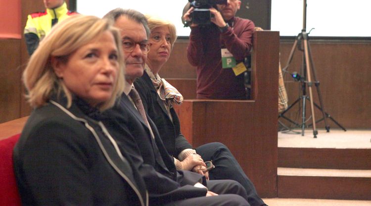 Artur Mas, Joana Ortega i Irene Rigau, al banc dels acusats. ACN