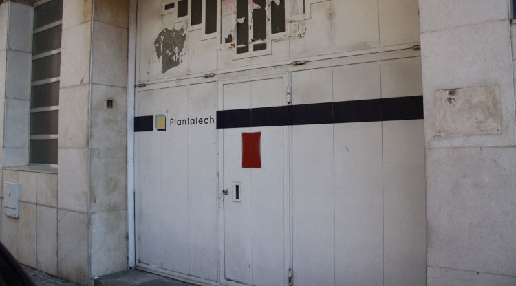 Entrada del centre de culte musulmà al barri de Sant Miquel d'Olot. ACN