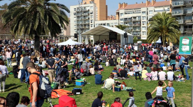 El Parc del Migdia ha acollit el concert-pícnic aquest matí. ACN