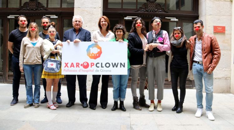 Components de Xaropclown amb Marta Madrenas i Josep Maria Corominas. ACN