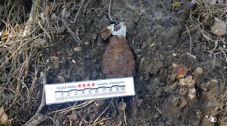 La granada de mà trobada a Cruïlles. ACN