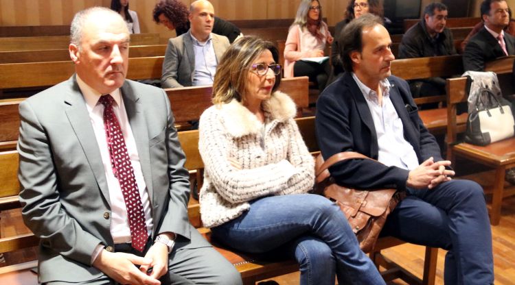 D'esquerra a dreta, l'advocat del Parc, Josep Pujolràs, la directora del Parc, Anna Albà i el rector, Sergi Bonet. ACN