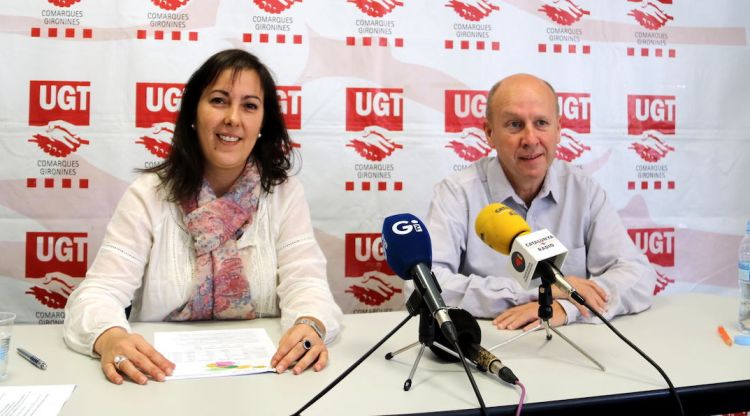 La secretària general de CTAC, Sandra Zapatero, i del secretari general de la UGT a les comarques gironines, Xavier Casas. ACN