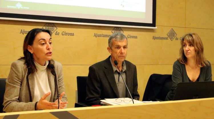 Sílvia Paneque (esquerra), Joaquim Rodríguez i Eva Fortià. ACN