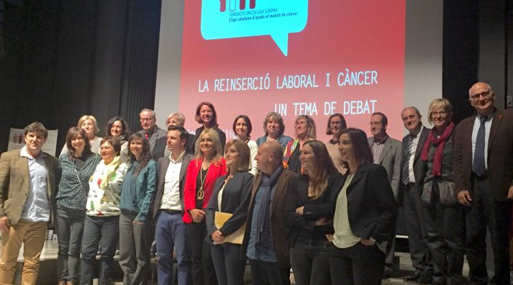 Membres de la Fundació Oncolliga de Girona aquest vespre