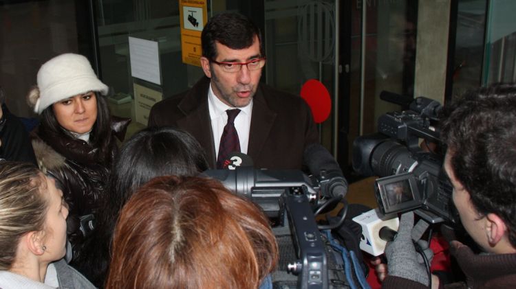 L'advocat del zelador del geriàtric d'Olot, Carles Monguilod, atenent avui als mitjans © ACN