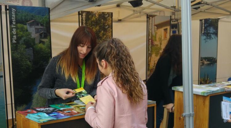 Estand del Consell Comarcal i de l'Ajuntament al Mercat del Ram