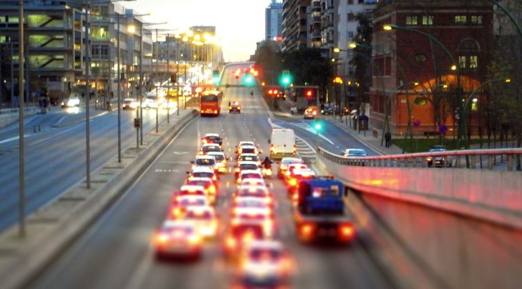 Vehicles a la Gran Via de Barcelona. Almusati (Flickr)