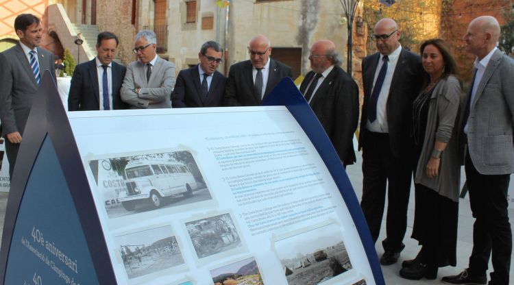 Representants de les diferents administracions durant la inauguració de l'exposició