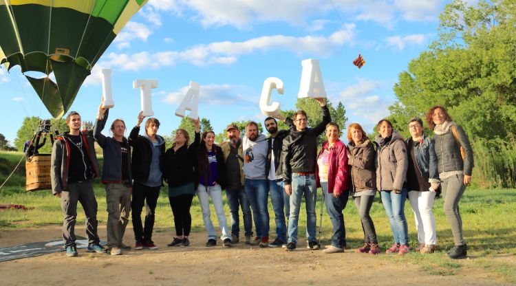 Membres de Roba Estesa i l'Hora del Joglar i organitzadors de l'ÍTACA. ACN