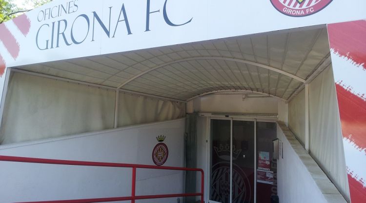 Entrada a les oficines del Girona FC. Wikipedia