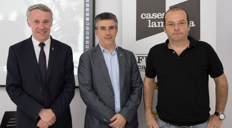 El vicepresident de la Diputació, Albert Piñeira, l'alcalde de Sant, Jordi Viñas i el director de l’Etecam, Pep Barrachina. Martí Artalejo