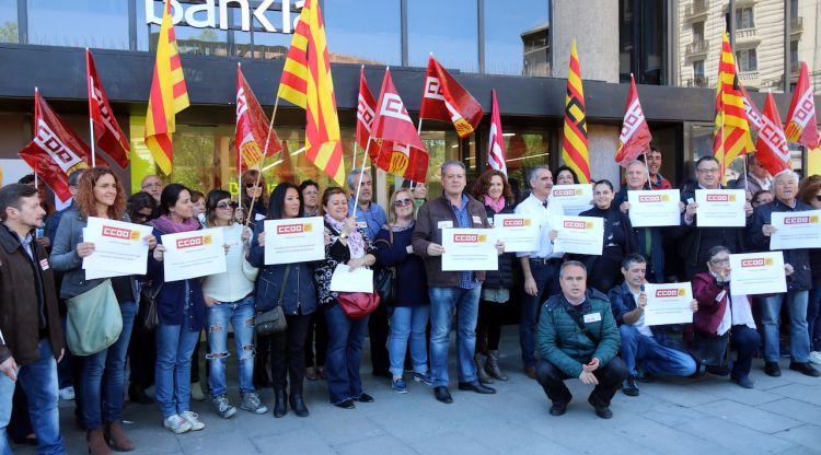El sindicat CCOO s'ha concentrat avui davant Bankia. ACN