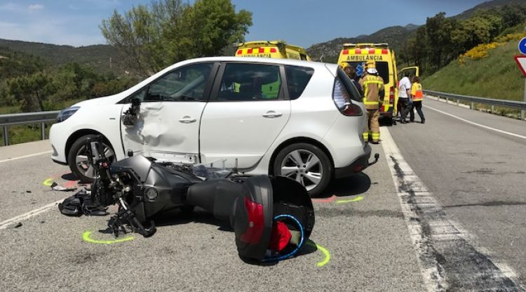 Accident en que dos motoristes van quedar ferits el passat abril a la Jonquera. ACN