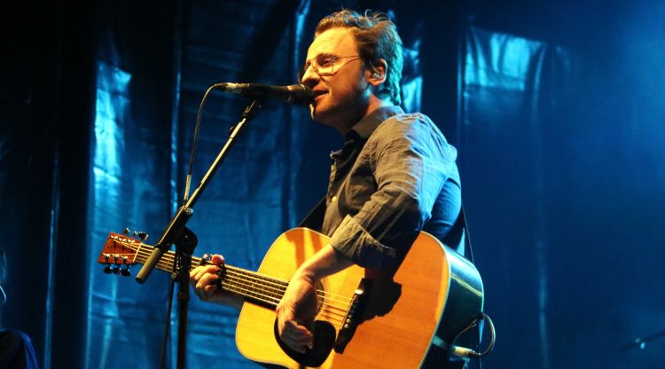 David Carabén durant el concert a les escales de la Catedral. ACN