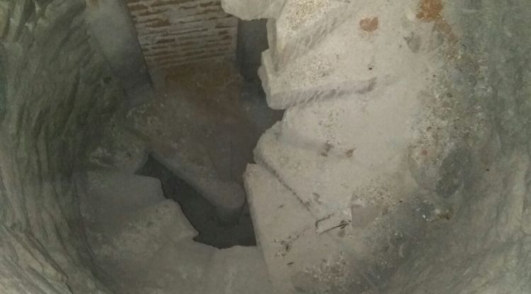 L'estructura de les escales descoberta al campanar