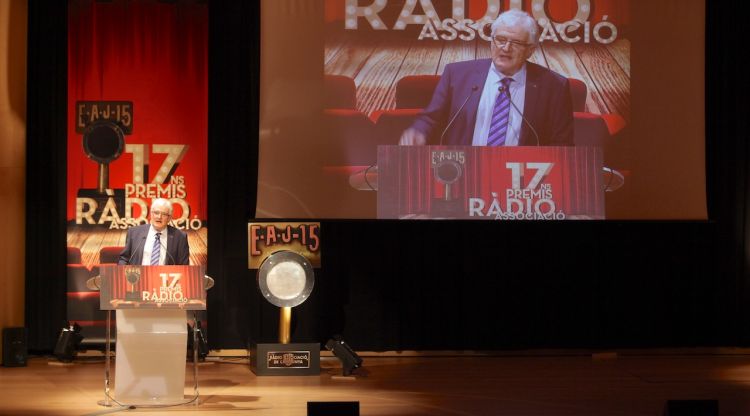 El president dels Premis Ràdio Associació, Jordi Margarit, durant la gala. ACN