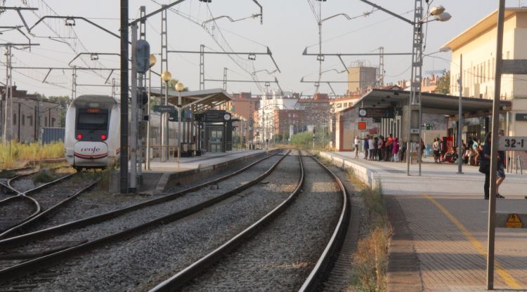 L'estació de Figueres vista des del pas a nivell (arxiu). ACN