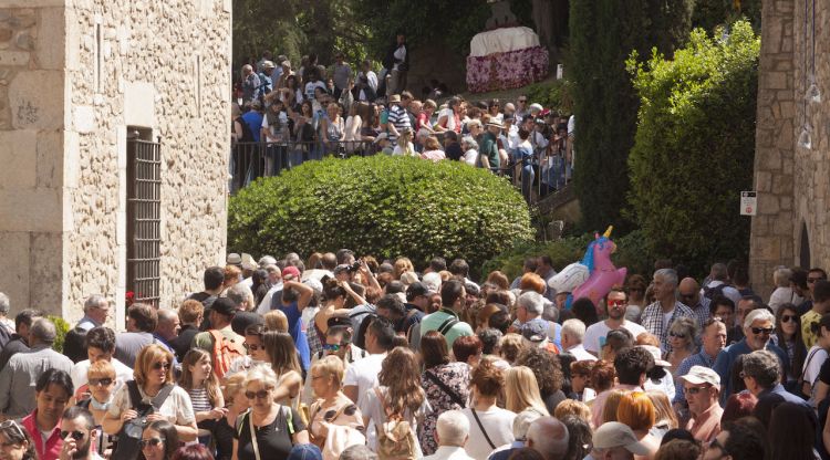 Visitants durant la jornada inaugural del Temps de Flors d'enguany