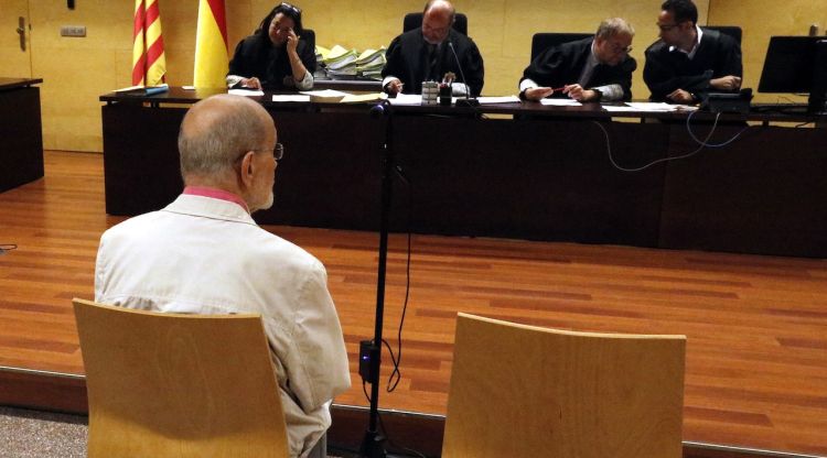 D'esquenes, en treballador d'una gestoria de Figueres que es va embutxacar més de 128.500 euros. ACN