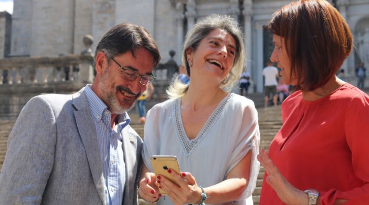 La presentació ha tingut lloc a les escales de la Catedral. ACN