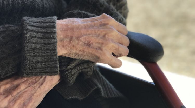 Una anciana que sofreix Alzheimer en una residència de la Garrotxa. M. Estarriola