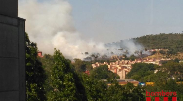 L'incendi de matolls a tocar del barri de la Font de la Pólvora ge Girona